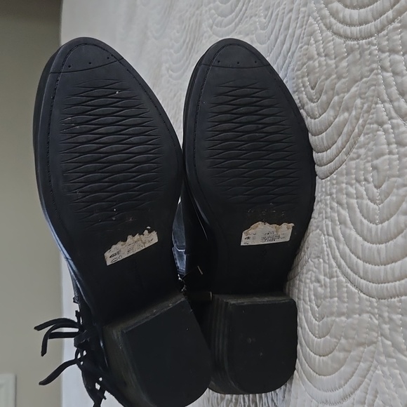 Clarks black ankle boot with fringe - Picture 5 of 7